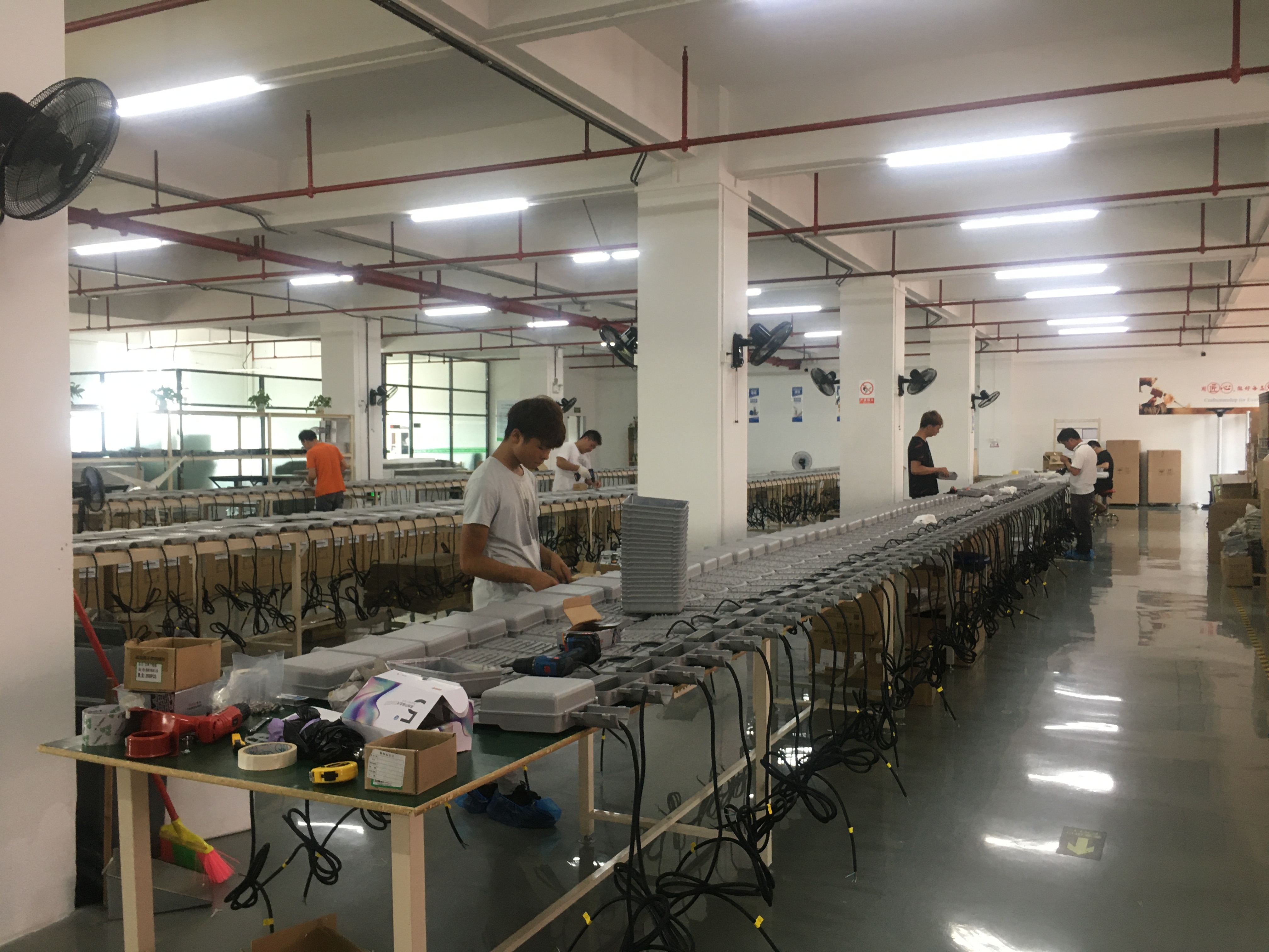 如何选择高品质的太阳能路灯厂家？看性能还是看照明效果？