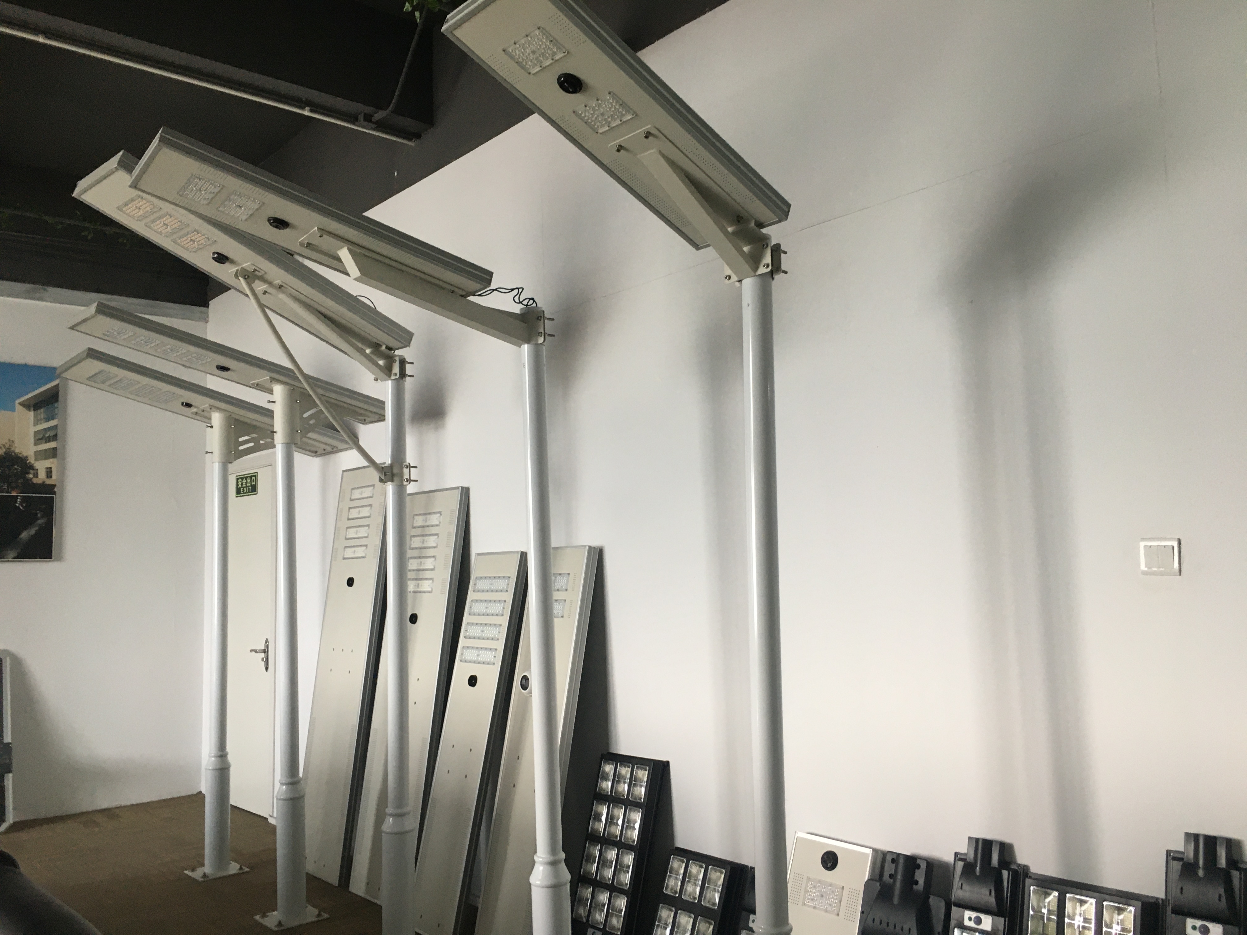 太阳能路灯厂家哪家靠谱？这样选路灯厂家准没错！