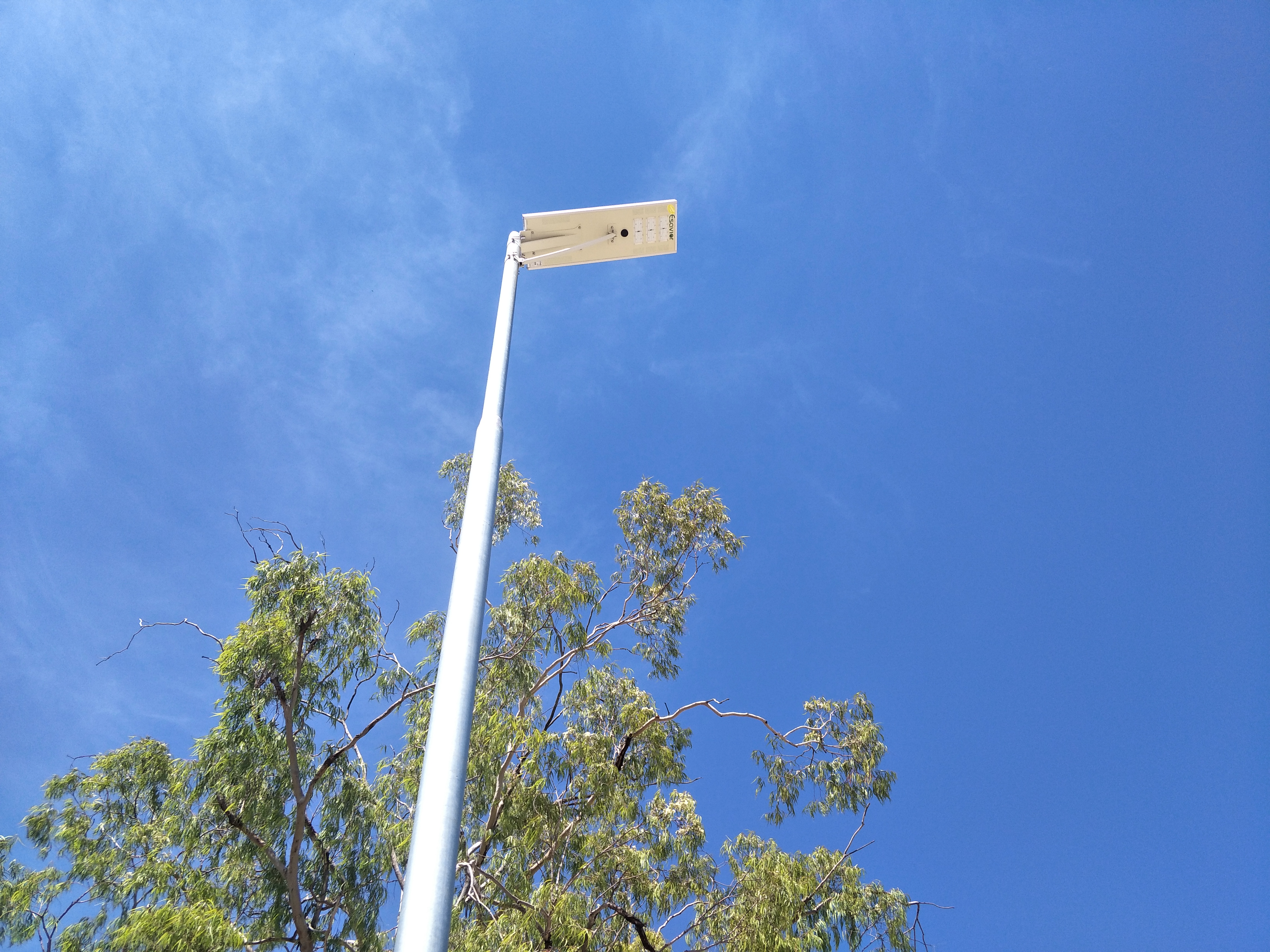 为什么选择太阳能路灯？与普通路灯有什么区别？