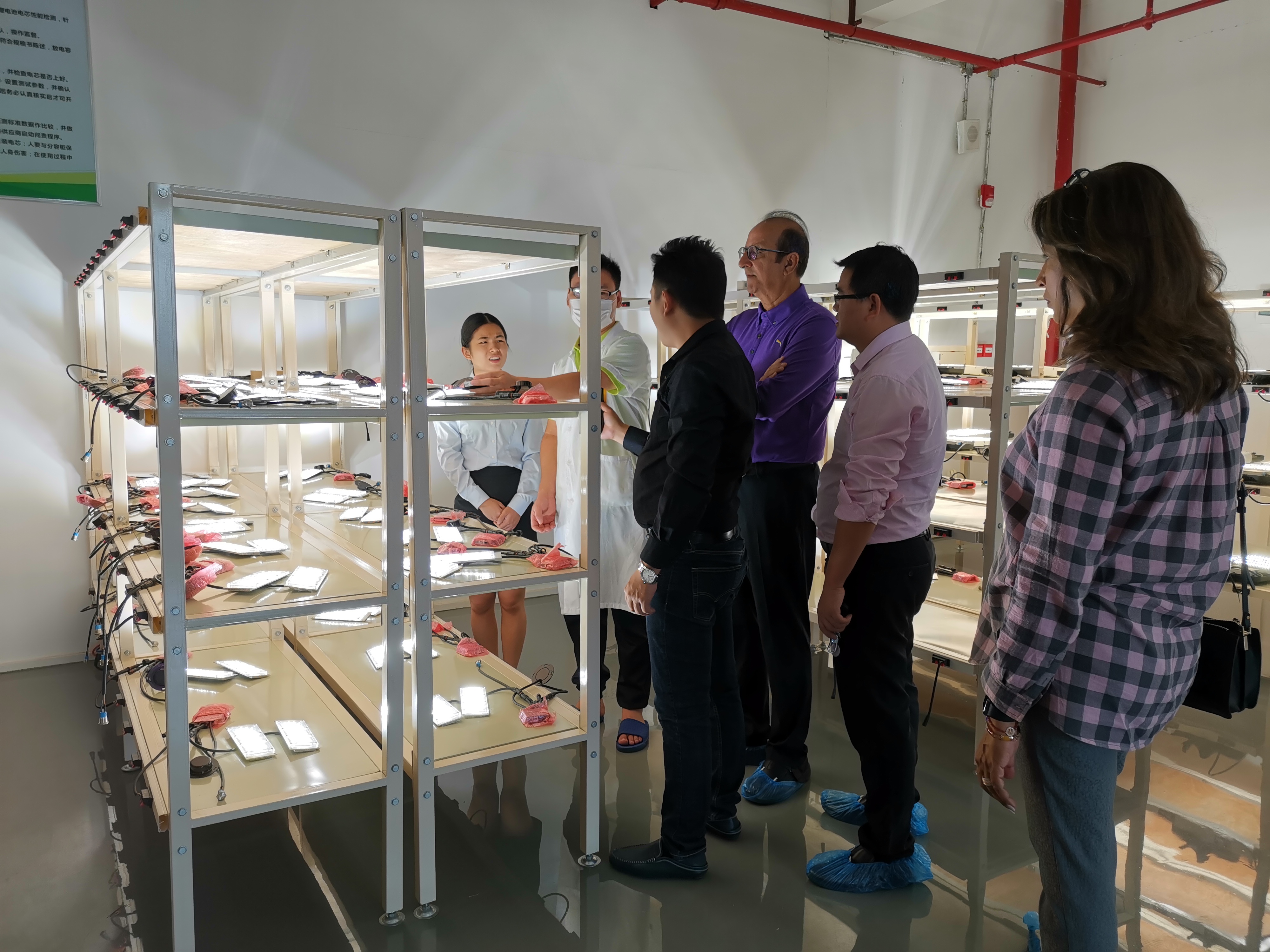 想给家里的父母安装太阳能庭院灯，该怎么办？