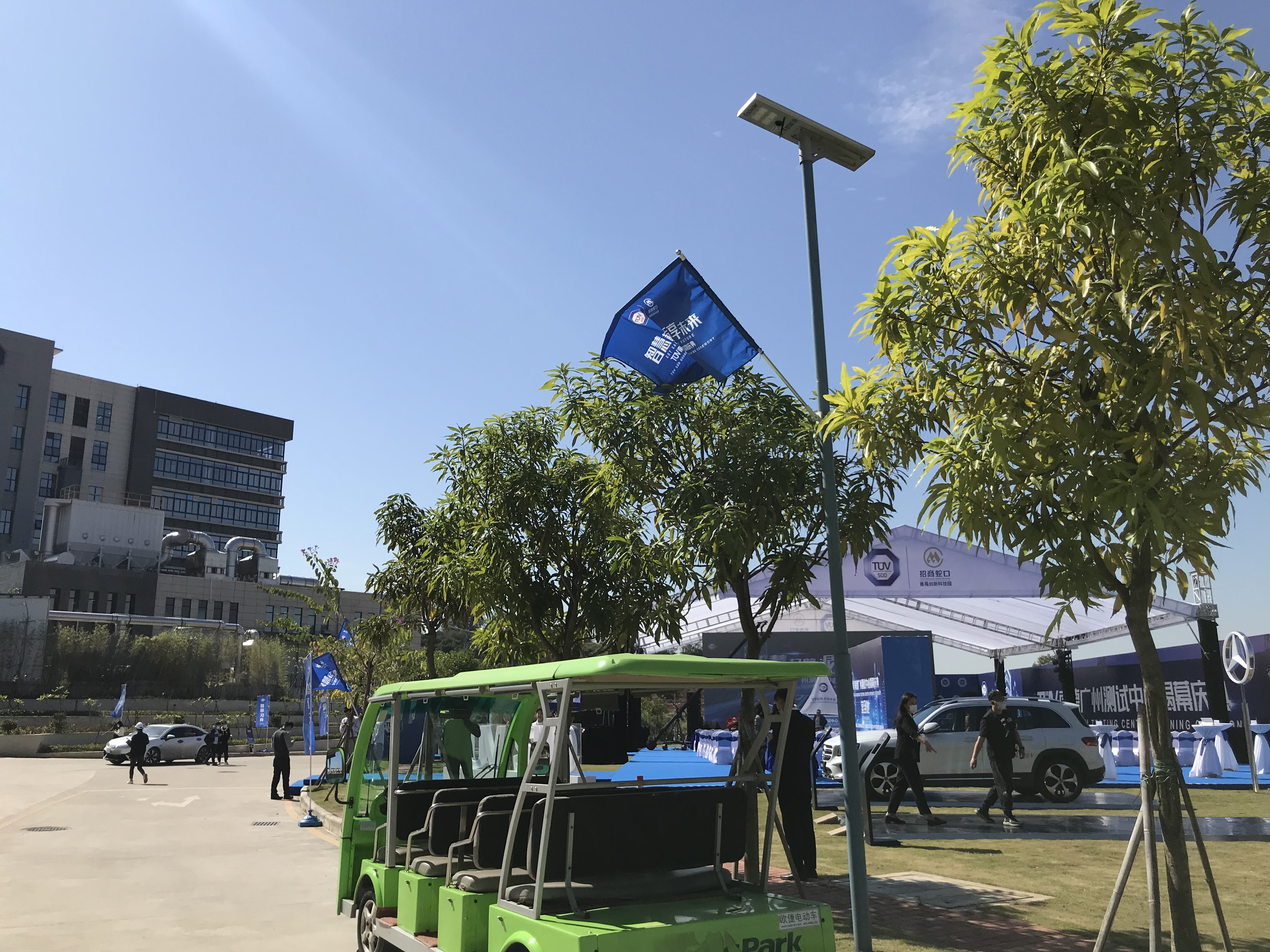 太阳能路灯厂为什么现在这么多人都选择使用太阳能路灯？