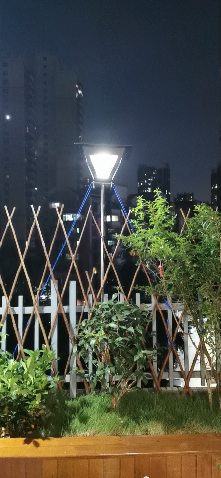 想定制太阳能庭院灯，网上可以定制么？