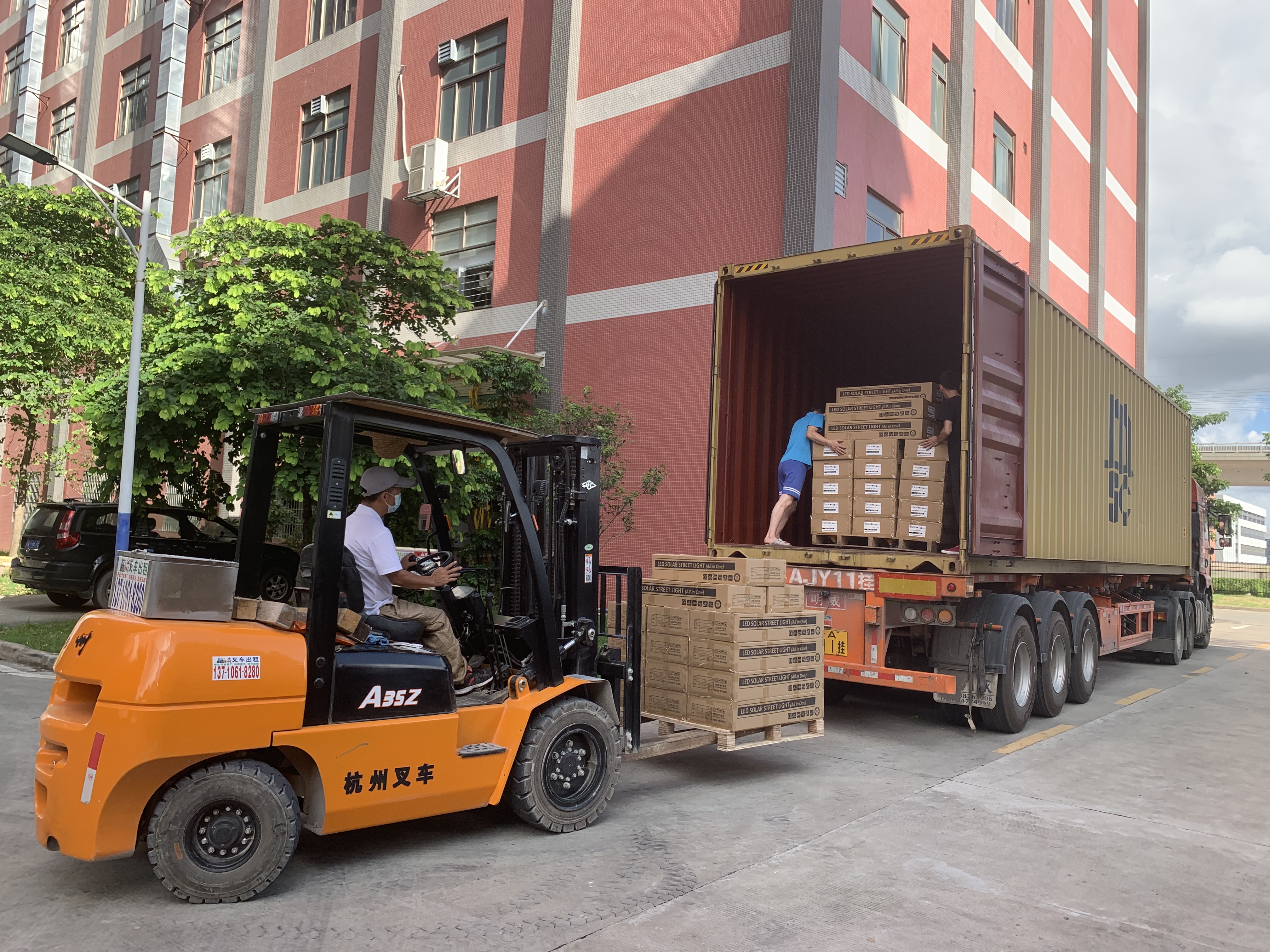 太阳能路灯厂提供的杀虫灯怎么样？安装使用麻烦吗？