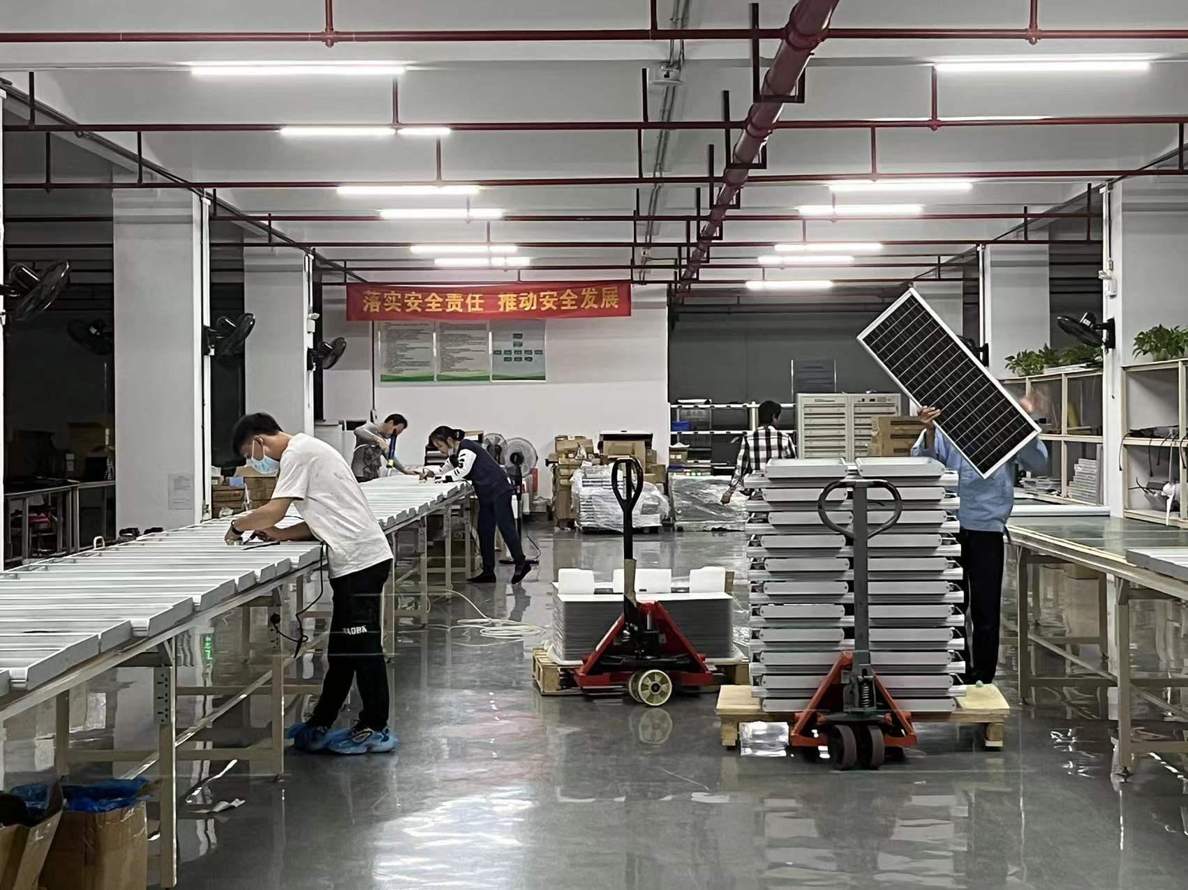 太阳能路灯厂家可以提供定制服务吗？这种路灯有什么功能？